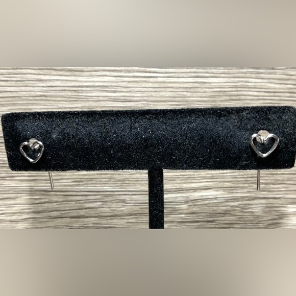 Delicate & Dainty Sterling Silver Minimalist Wire Heart Threader Earrings - Picture 6 of 7